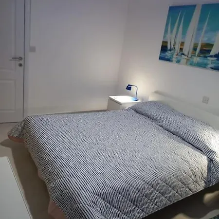 Sunset Court Self Catering Sea View Apartment Għajnsielem Esterno foto