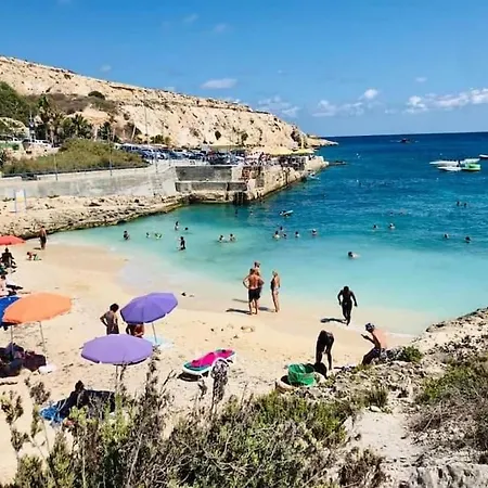 Sunset Court Self Catering Sea View Apartment Għajnsielem Esterno foto