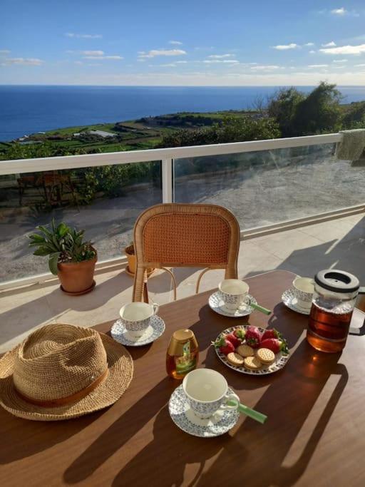 Apartment Sunset Court Self Catering Sea View Ghajnsielem